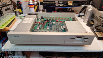 Commodore Szerviz és Restaurátor | Commodore Amiga 1000 115V-os USA változat javítása