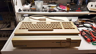 Commodore Szerviz és Restaurátor | Commodore 128D javítása