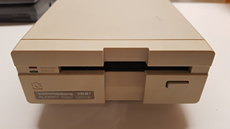 Commodore Szerviz és Restaurátor | Commodore 1581 javítása