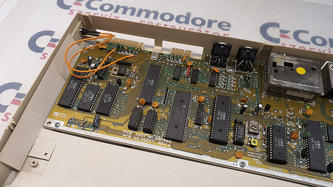Commodore Szerviz és Restaurátor | MOD: Commodore 64 RESET beépítése