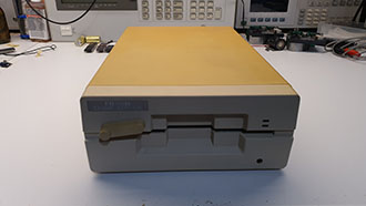 Commodore Szerviz és Restaurátor | Bluechip CBM floppy meghajtó javítása
