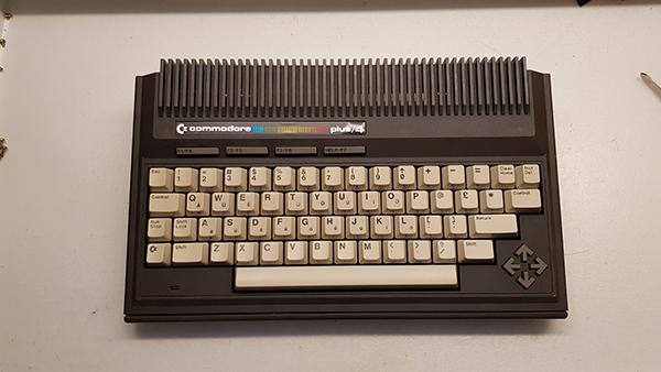 Commodore Szerviz és Restaurátor | Commodore Plus 4 magyarosítása