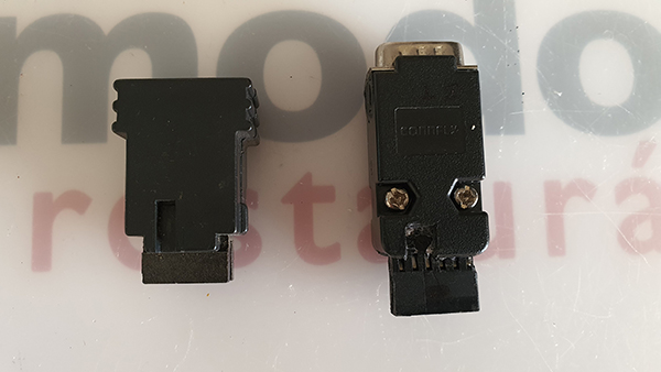 Enterprise első lépések | Enterprise 64k, 128k Commodore Joystick adapter (bal gyári, jobb készített)