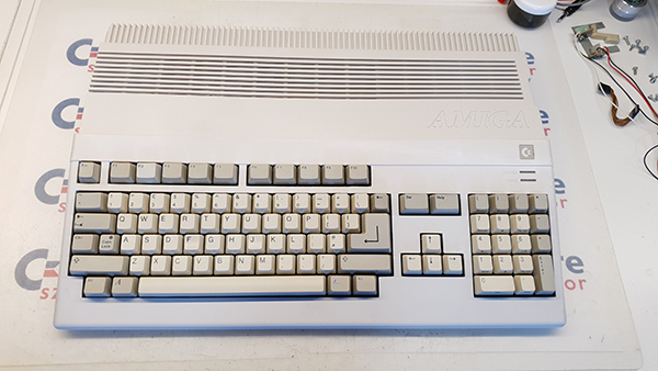 Commodore Szerviz és Restaurátor | RetrObright !?